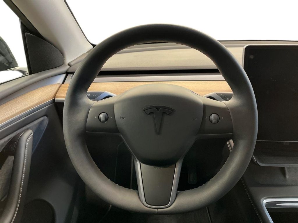 TESLA Model Y RWD - 10