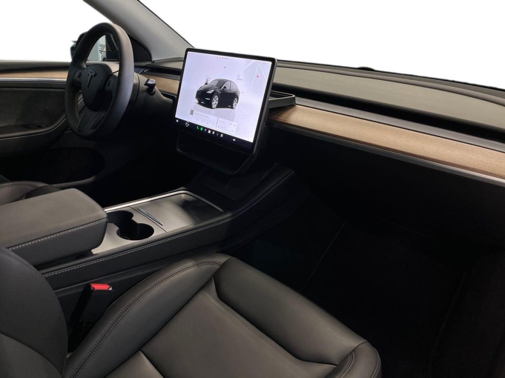 TESLA Model Y RWD - 16