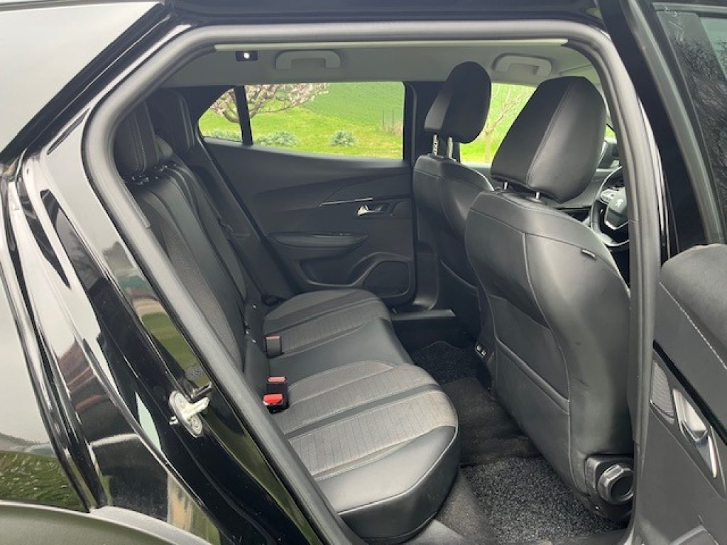 PEUGEOT 2008 BlueHDi 110 S&S Allure Pack - 19