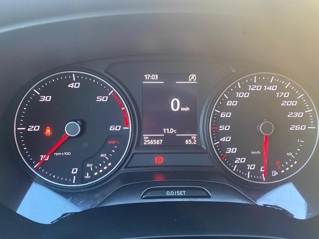 SEAT Leon 2.0 TDI 150 CV 5p. Start/Stop FR - 9