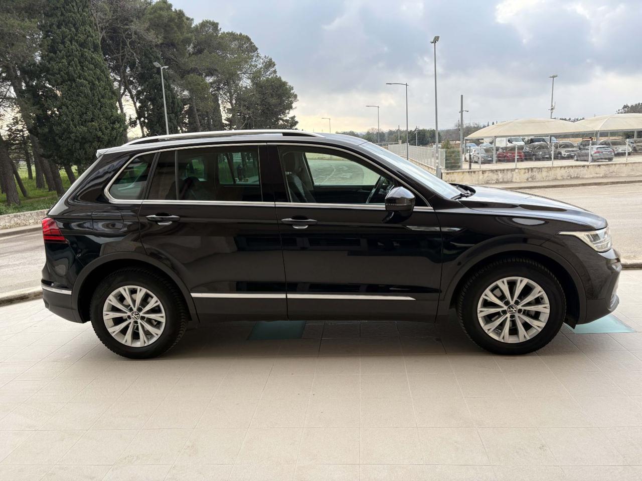 VOLKSWAGEN Tiguan 2.0 TDI 150 CV SCR DSG Life - 4