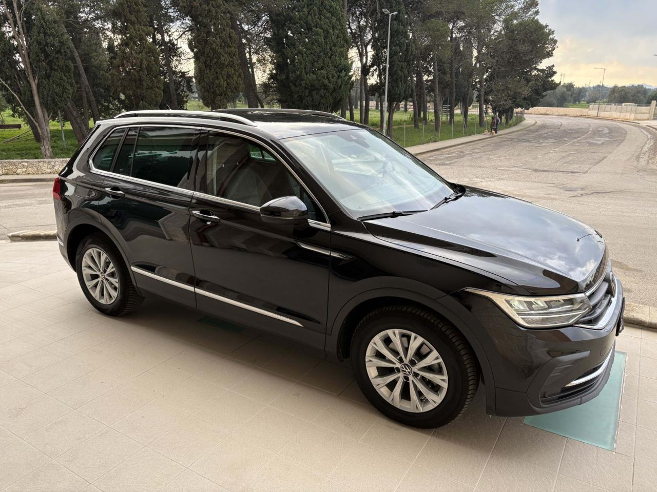 VOLKSWAGEN Tiguan 2.0 TDI 150 CV SCR DSG Life - 3