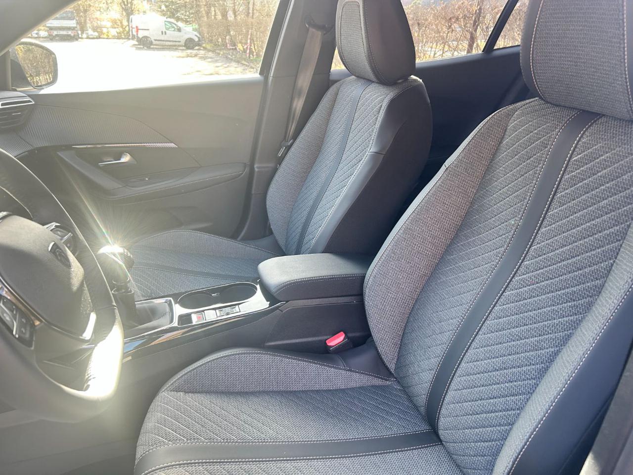 PEUGEOT 2008 PureTech 100 S&S Allure - 7