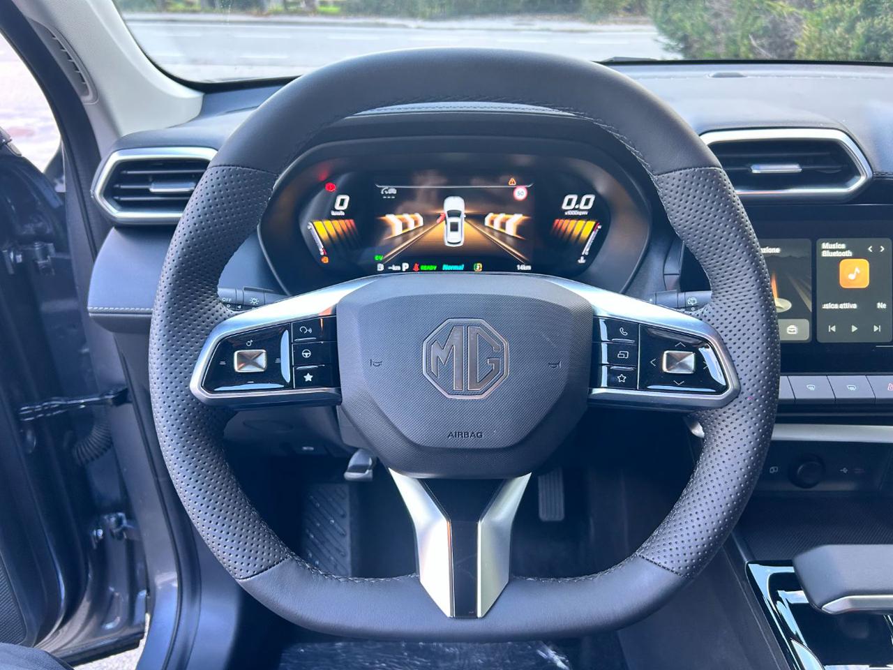 MG ZS 1.5 Hybrid+ Luxury - 14