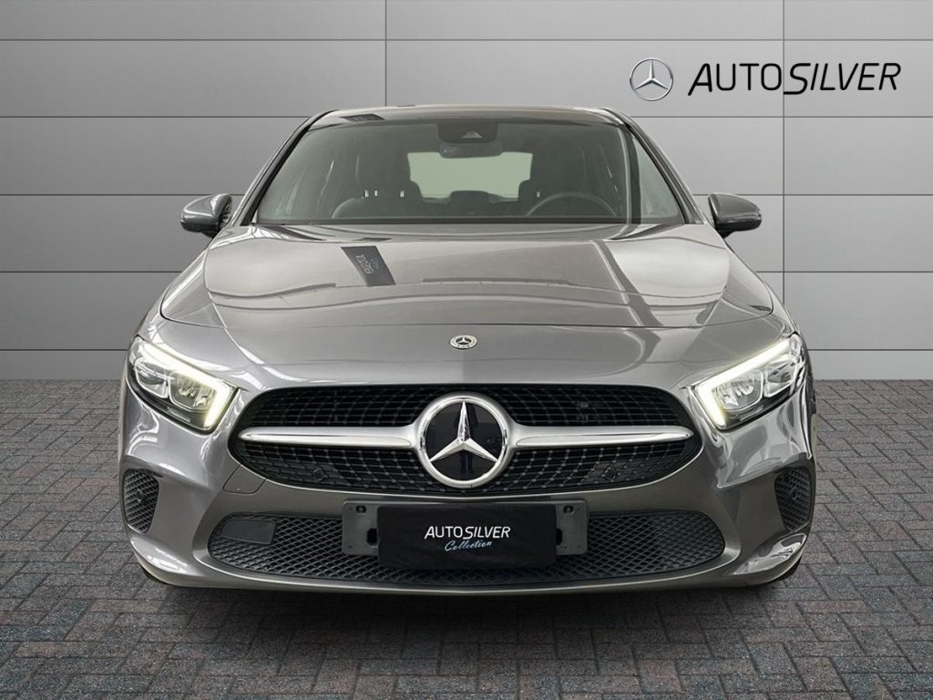 MERCEDES-BENZ A 250 e hybrid EQ Sport - 3