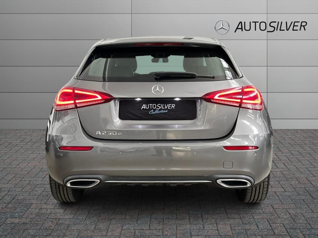 MERCEDES-BENZ A 250 e hybrid EQ Sport - 4