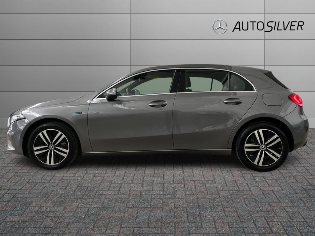 MERCEDES-BENZ A 250 e hybrid EQ Sport - 6