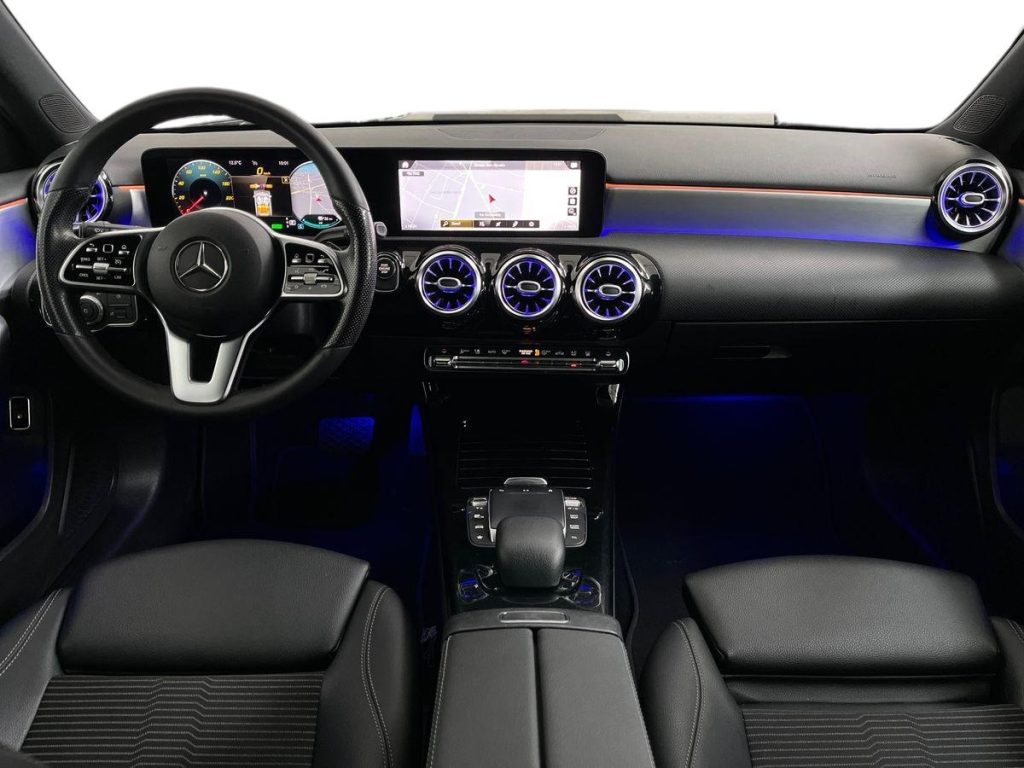 MERCEDES-BENZ A 250 e hybrid EQ Sport - 9