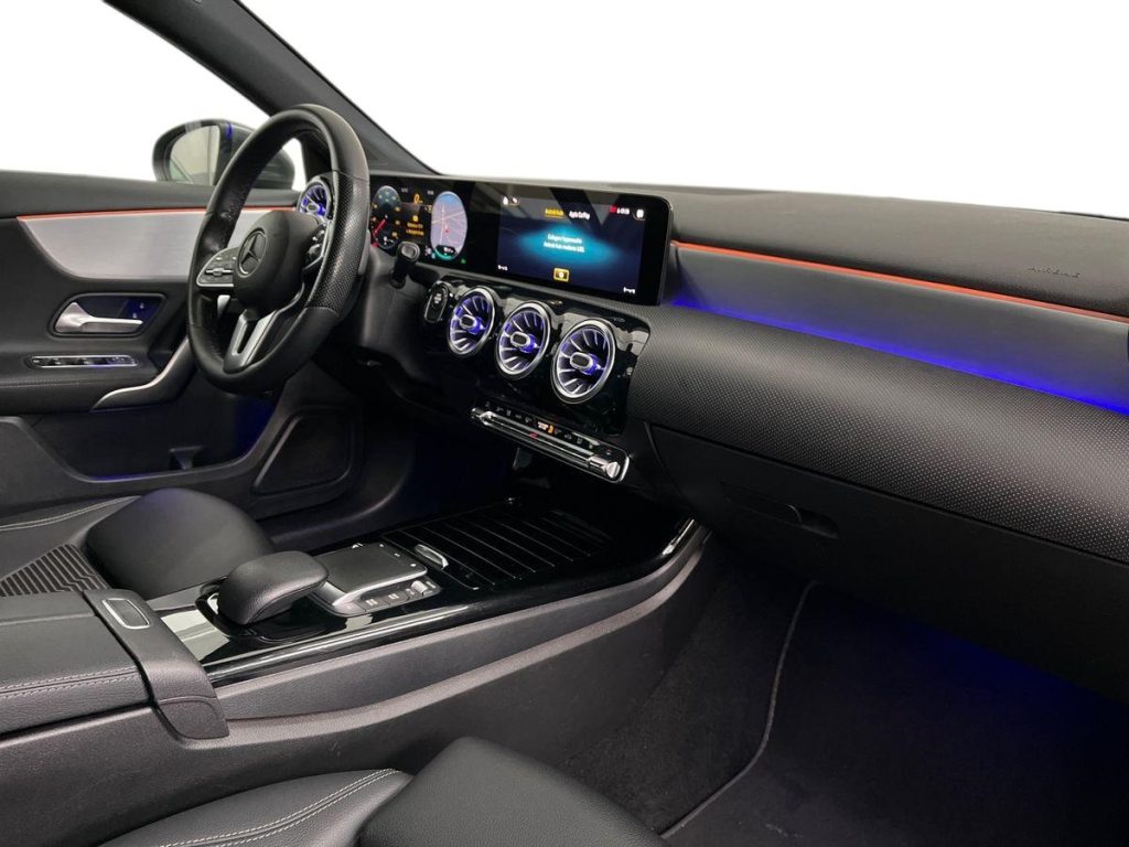 MERCEDES-BENZ A 250 e hybrid EQ Sport - 16
