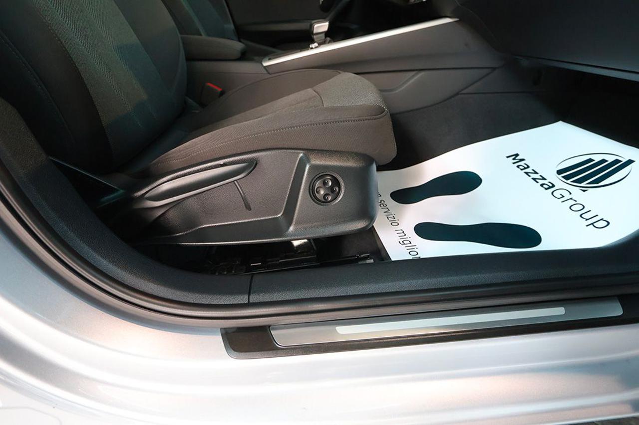 AUDI A4 35 TDI Avant S-Tronic Business - 36