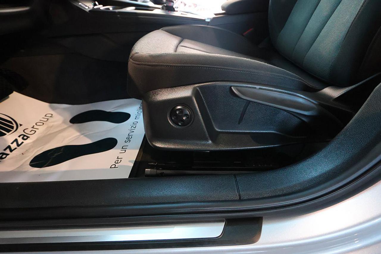 AUDI A4 35 TDI Avant S-Tronic Business - 37