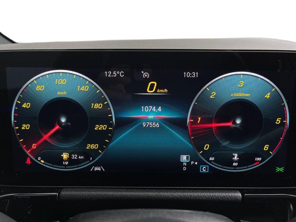 MERCEDES-BENZ GLA 200 d Automatic Premium - 8