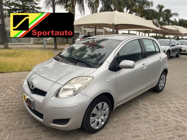 TOYOTA Yaris Grigio metallizzato
