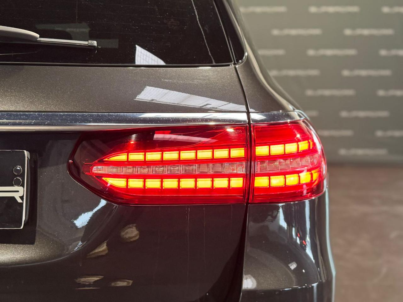 MERCEDES-BENZ E 220 d S.W. Auto AMG - 6