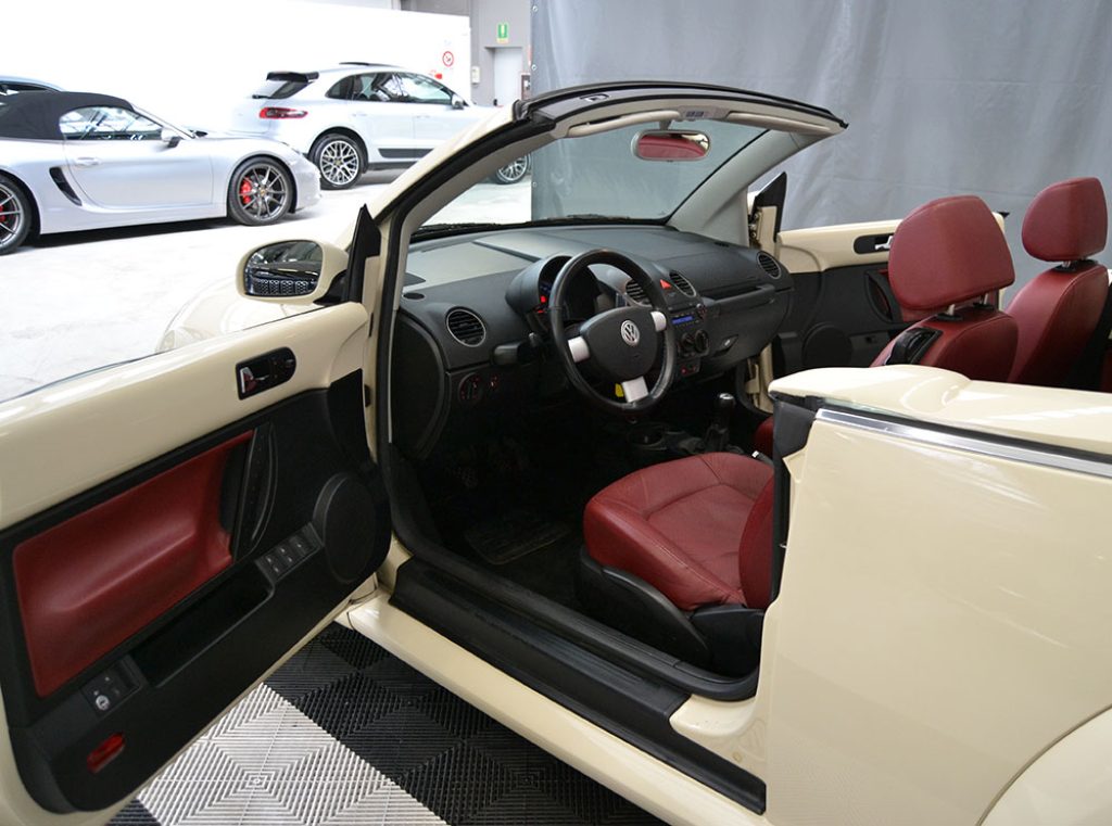 VOLKSWAGEN New Beetle 1.6 Cabrio Limited Red Edition Service VW - 2