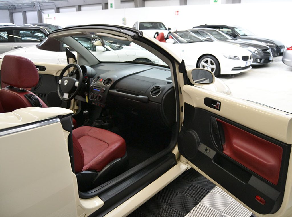 VOLKSWAGEN New Beetle 1.6 Cabrio Limited Red Edition Service VW - 3