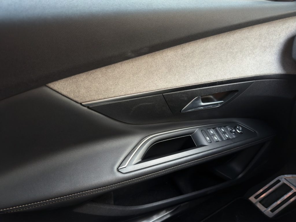 PEUGEOT 3008 BlueHDi 130 S&S EAT8 GT - 12