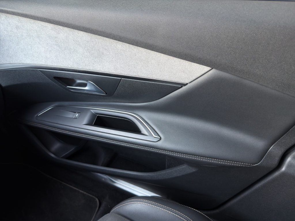 PEUGEOT 3008 BlueHDi 130 S&S EAT8 GT - 17