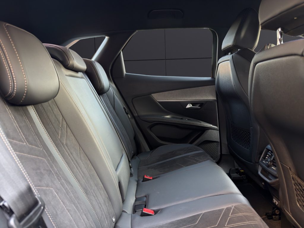 PEUGEOT 3008 BlueHDi 130 S&S EAT8 GT - 19