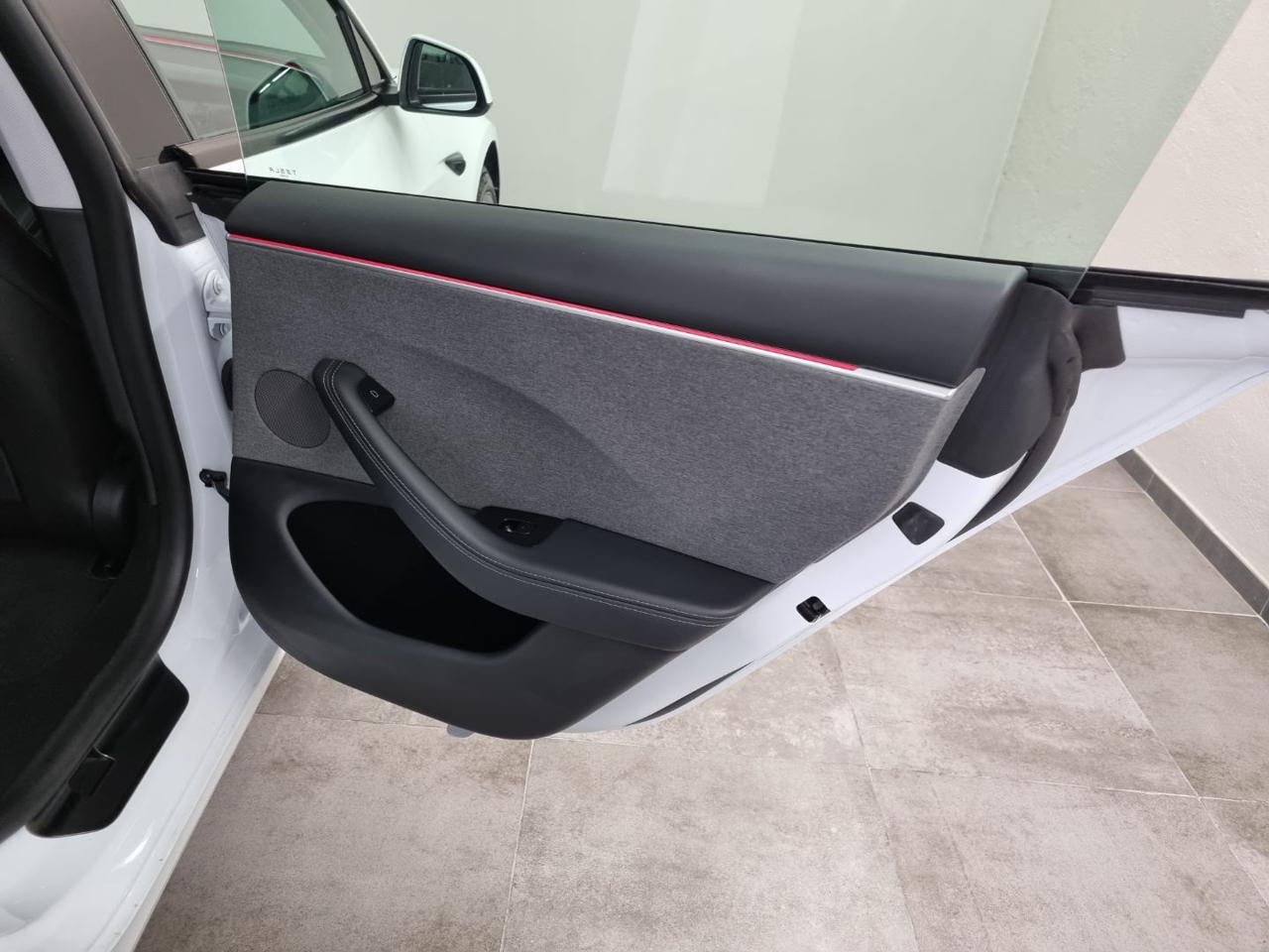 TESLA Model 3 NV35 RWD Premium - 23