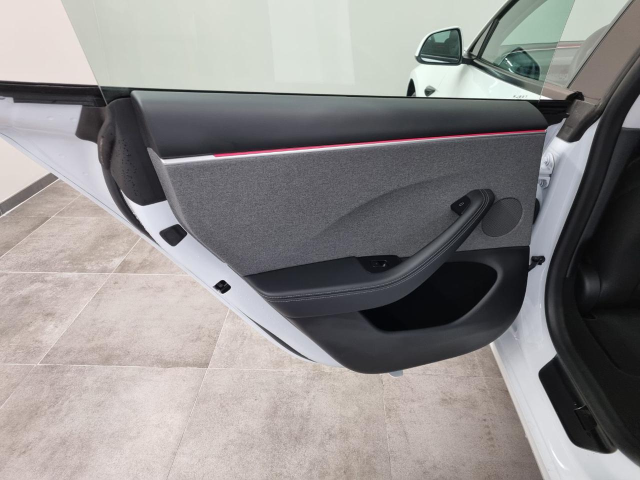 TESLA Model 3 NV35 RWD Premium - 21