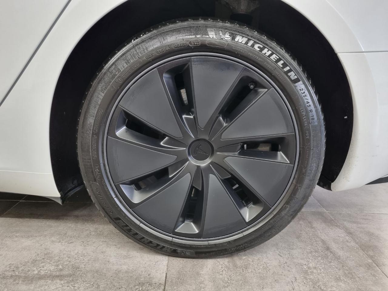 TESLA Model 3 NV35 RWD Premium - 15