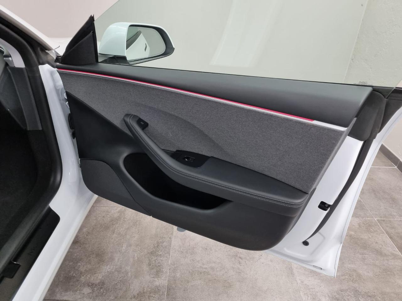 TESLA Model 3 NV35 RWD Premium - 24