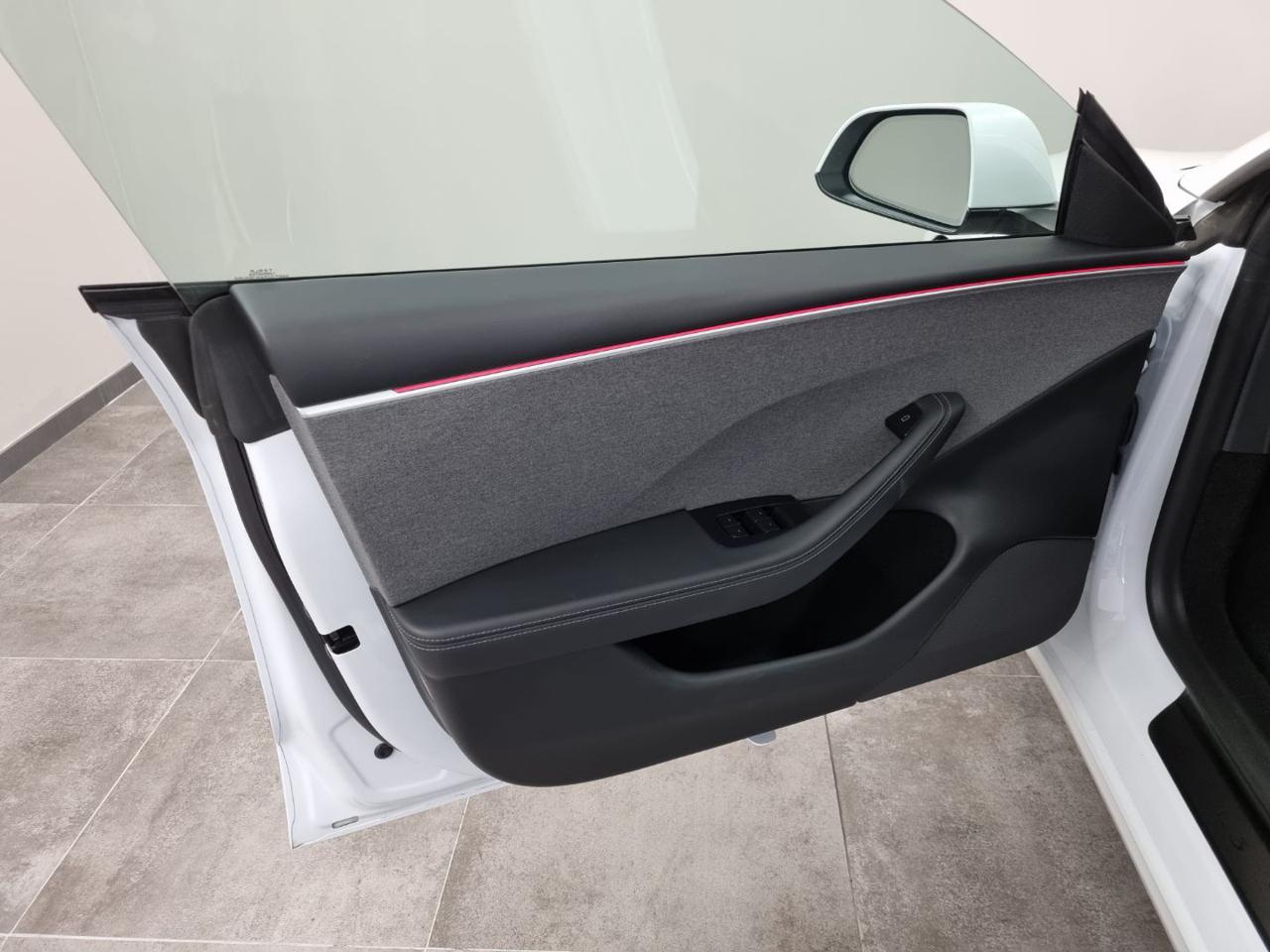 TESLA Model 3 NV35 RWD Premium - 20