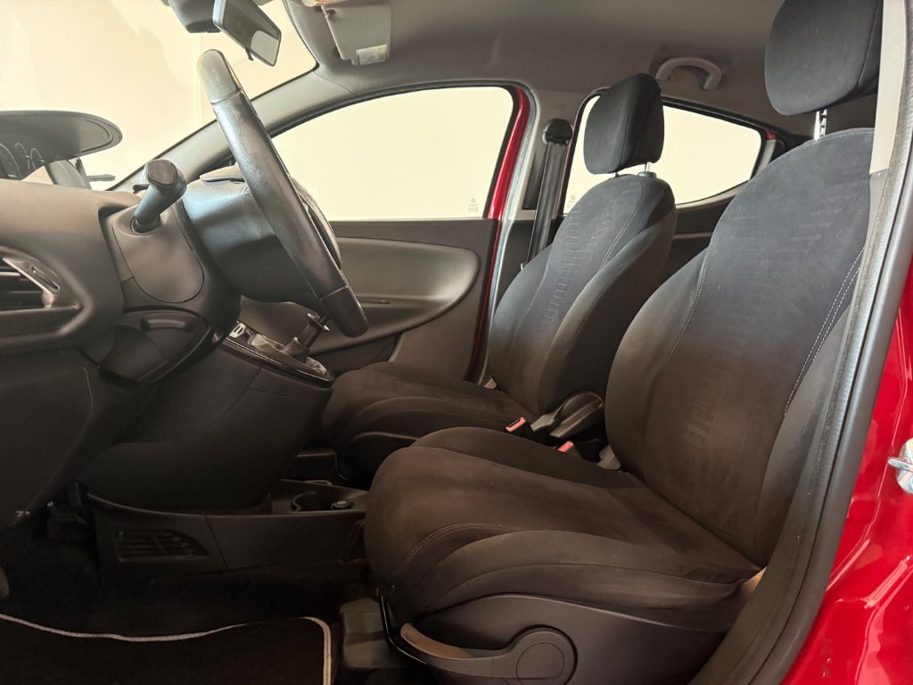 LANCIA Ypsilon 1.2 69 CV 5 porte Platinum - 4