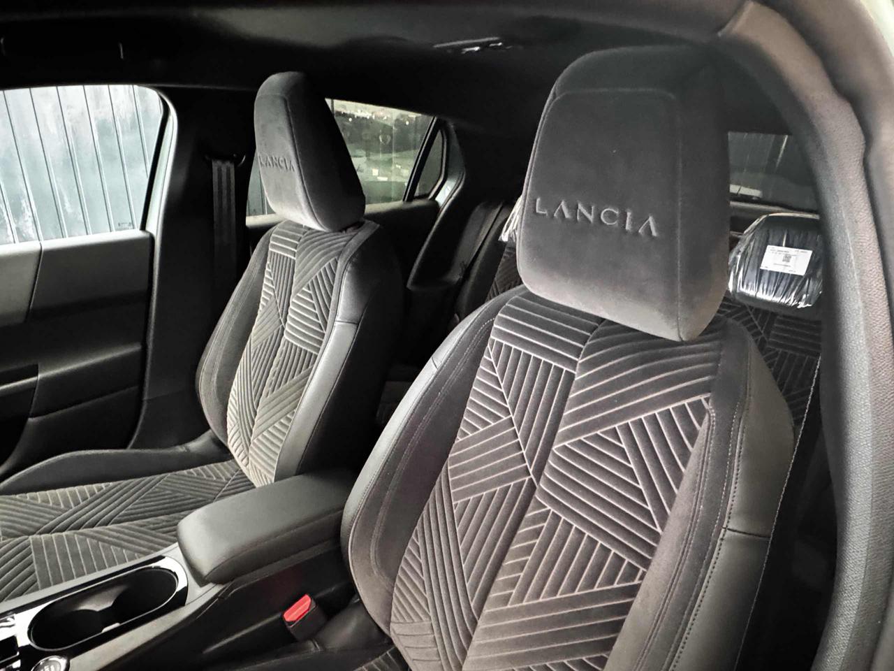 LANCIA Ypsilon Hybrid e-DCT LX - 15