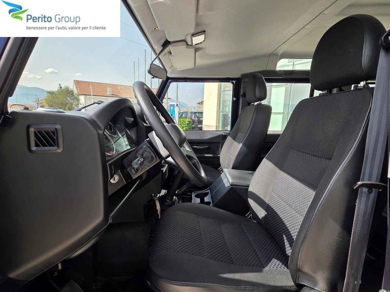 LAND ROVER Defender 110 2.2 TD4 Station Wagon N1 7 posti - 14