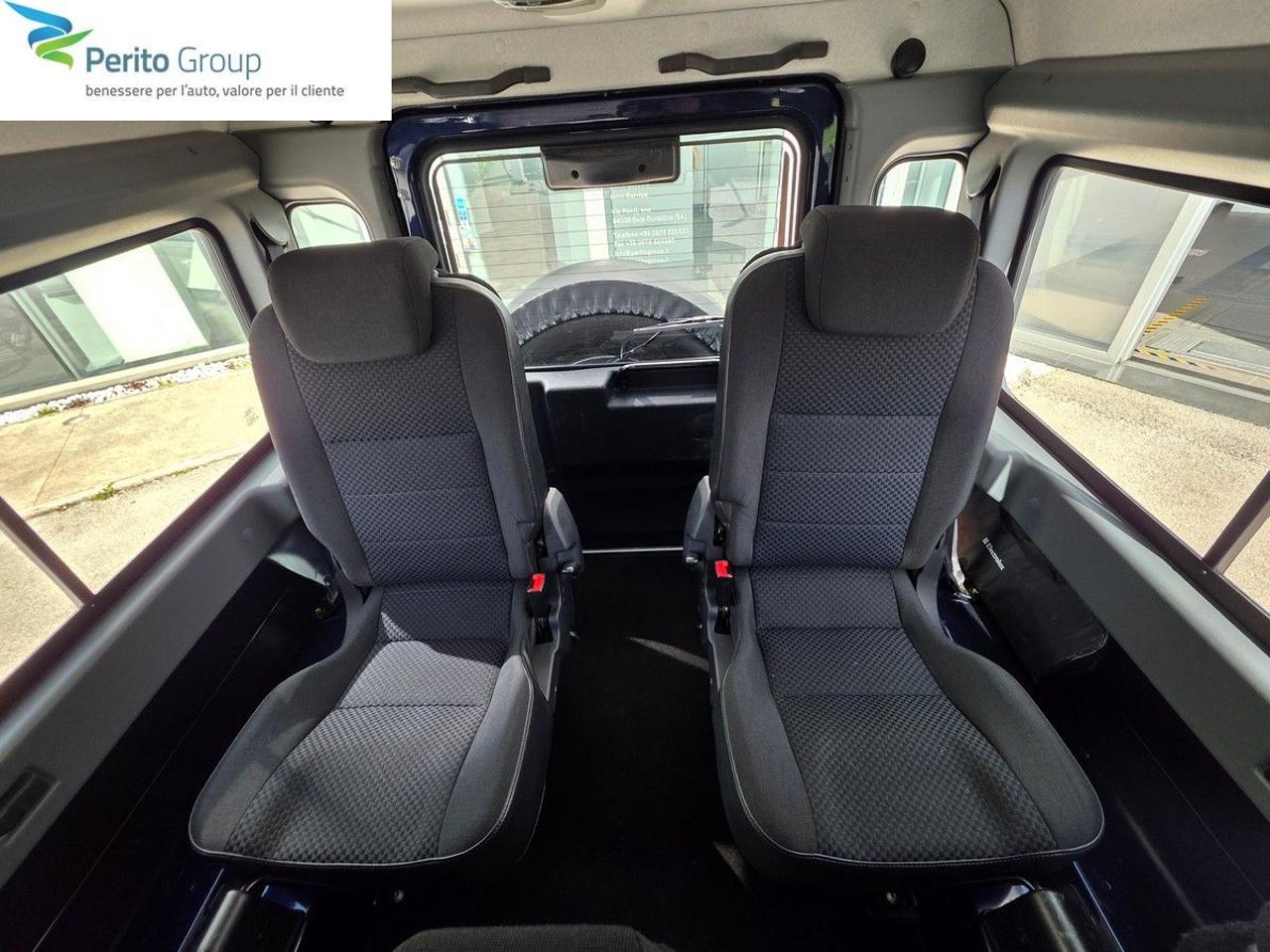 LAND ROVER Defender 110 2.2 TD4 Station Wagon N1 7 posti - 11