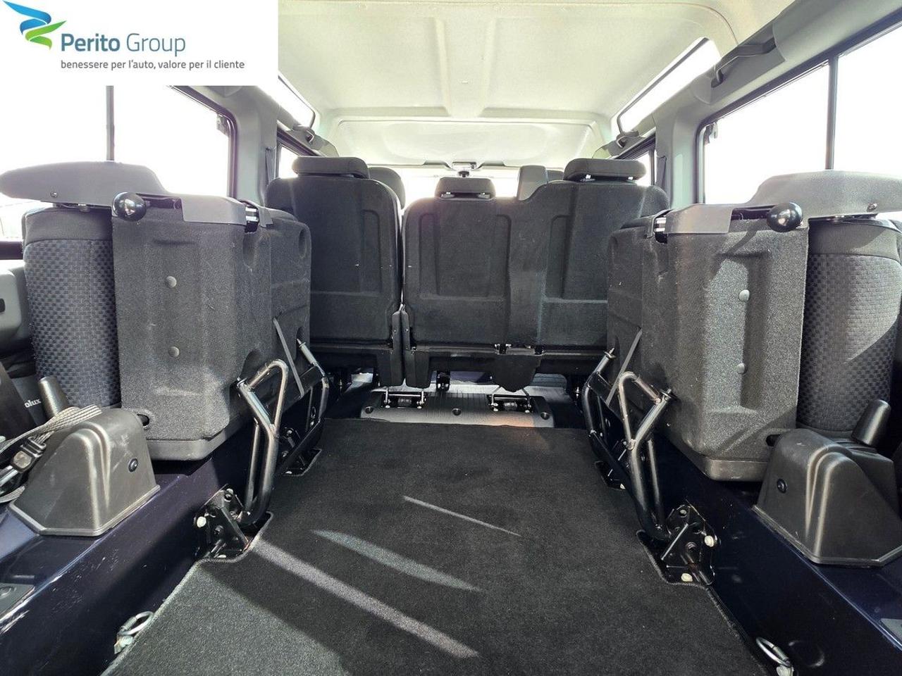 LAND ROVER Defender 110 2.2 TD4 Station Wagon N1 7 posti - 12