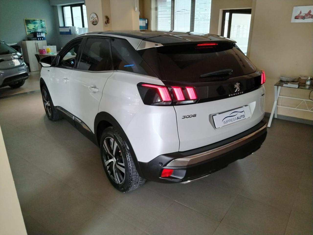 PEUGEOT 3008 BlueHDi 120 S&S EAT6 GT Line - 4