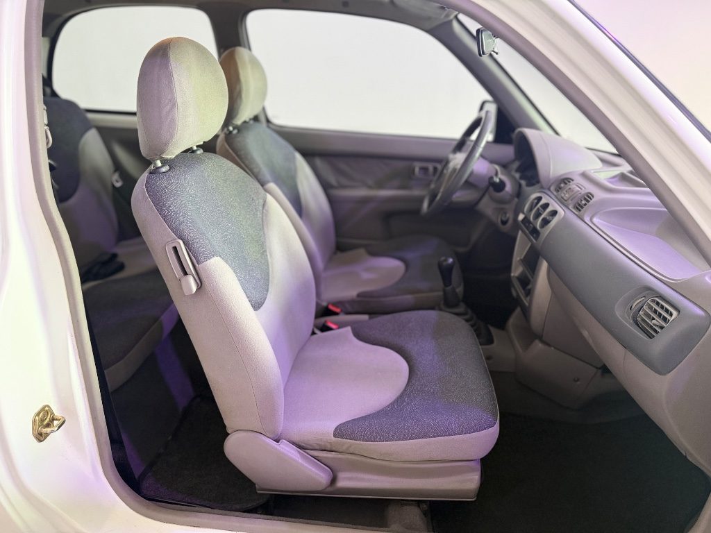 NISSAN Micra 1.0i 16V cat 3 porte Luxury - 6