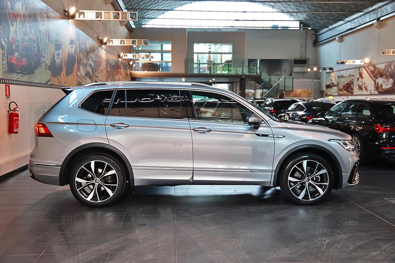 VOLKSWAGEN Tiguan Allspace 2.0 TDI 200cv SCR DSG 4Motion R-Line - 2