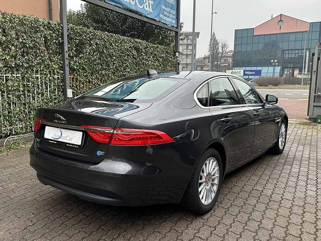 JAGUAR XF 2.0 d Pure BERLINA AUTOMATICA TELECAMERA IVA ESP - 5