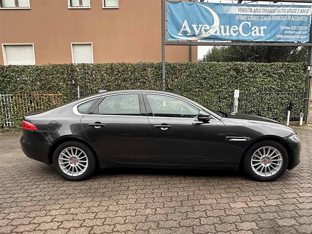 JAGUAR XF 2.0 d Pure BERLINA AUTOMATICA TELECAMERA IVA ESP - 4