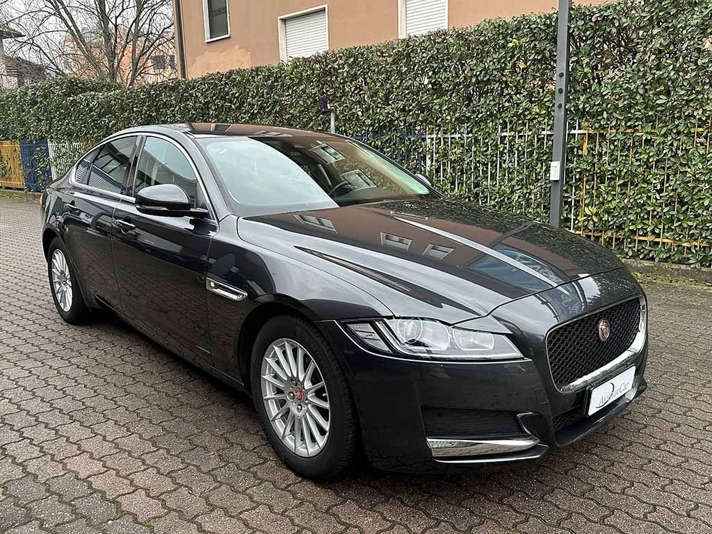 JAGUAR XF 2.0 d Pure BERLINA AUTOMATICA TELECAMERA IVA ESP - 3