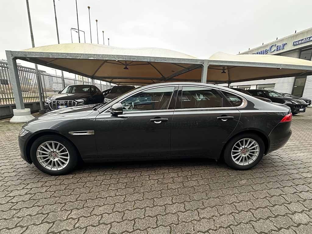 JAGUAR XF 2.0 d Pure BERLINA AUTOMATICA TELECAMERA IVA ESP - 8