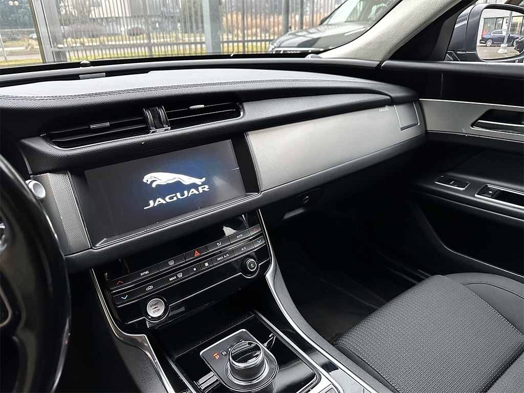 JAGUAR XF 2.0 d Pure BERLINA AUTOMATICA TELECAMERA IVA ESP - 15