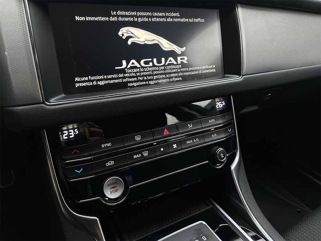 JAGUAR XF 2.0 d Pure BERLINA AUTOMATICA TELECAMERA IVA ESP - 17