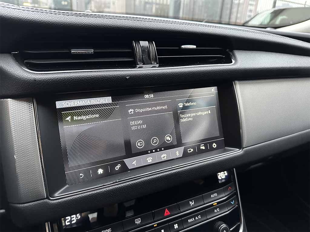 JAGUAR XF 2.0 d Pure BERLINA AUTOMATICA TELECAMERA IVA ESP - 22