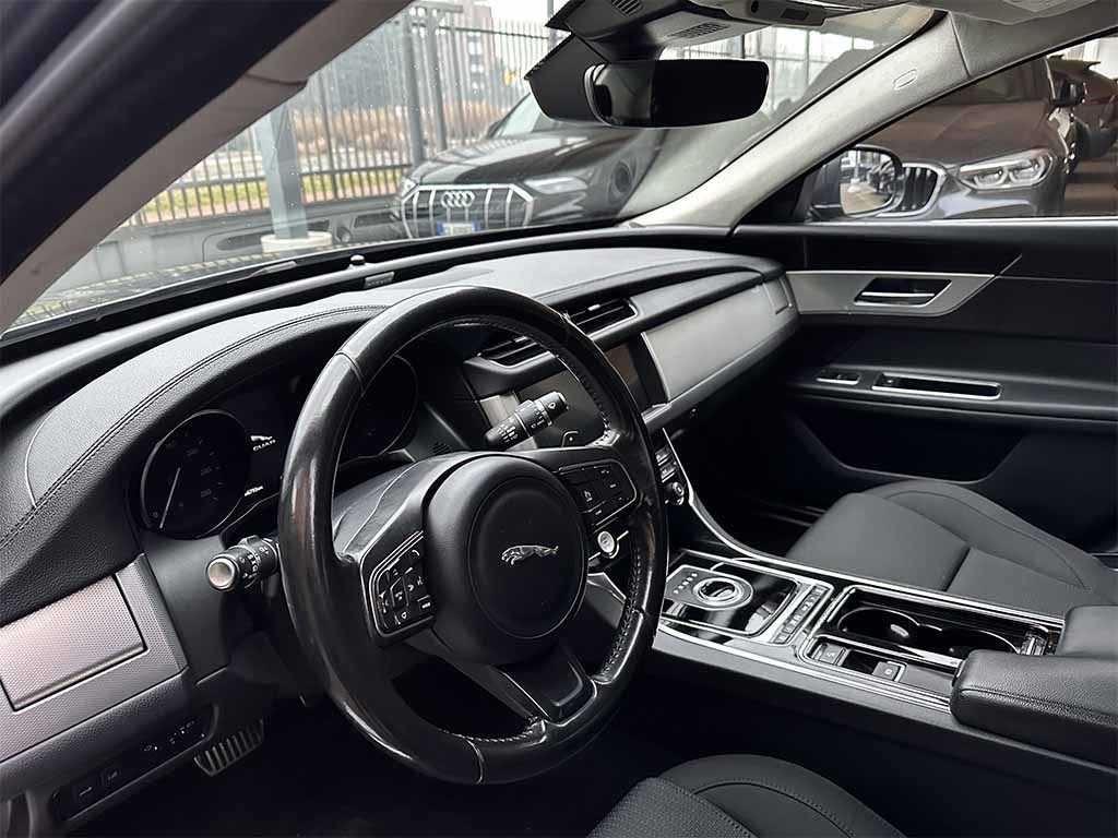 JAGUAR XF 2.0 d Pure BERLINA AUTOMATICA TELECAMERA IVA ESP - 10