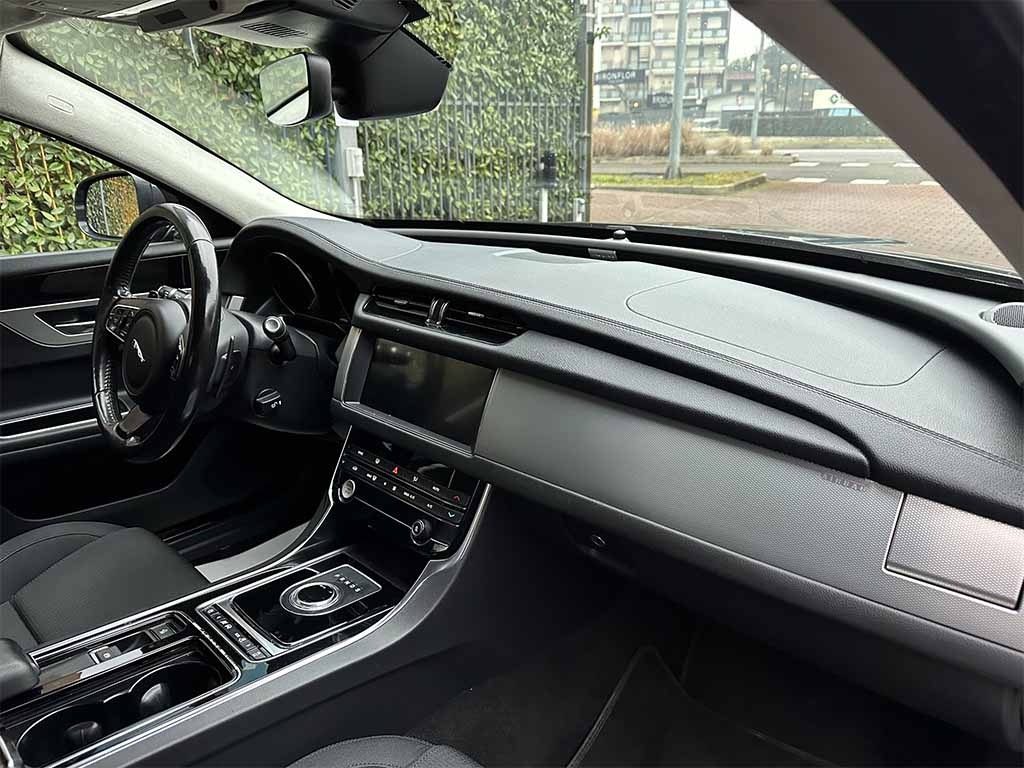 JAGUAR XF 2.0 d Pure BERLINA AUTOMATICA TELECAMERA IVA ESP - 25