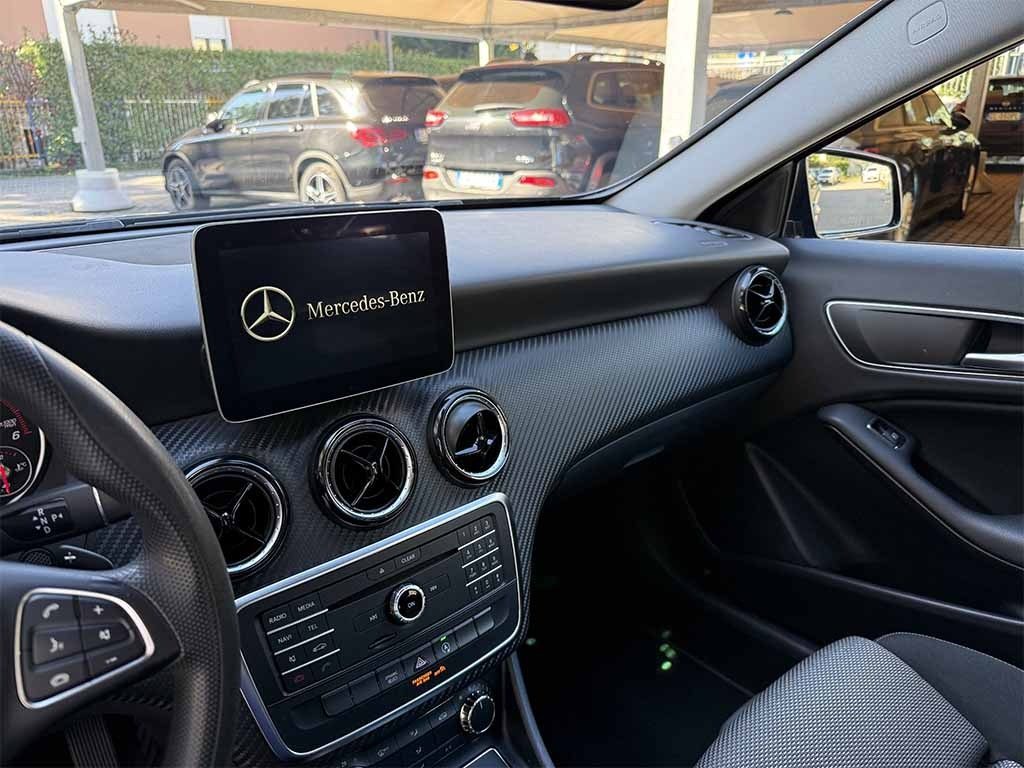 MERCEDES-BENZ GLA 180 d SPORT TELECAMERA NAVIGATORE SEDILI SPORTIVI - 15