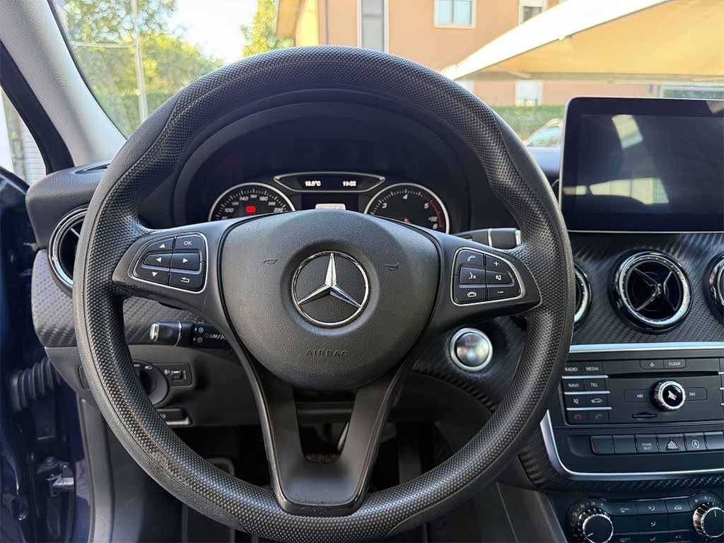 MERCEDES-BENZ GLA 180 d SPORT TELECAMERA NAVIGATORE SEDILI SPORTIVI - 12