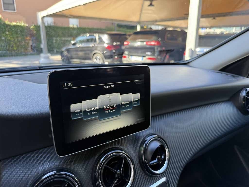 MERCEDES-BENZ GLA 180 d SPORT TELECAMERA NAVIGATORE SEDILI SPORTIVI - 17