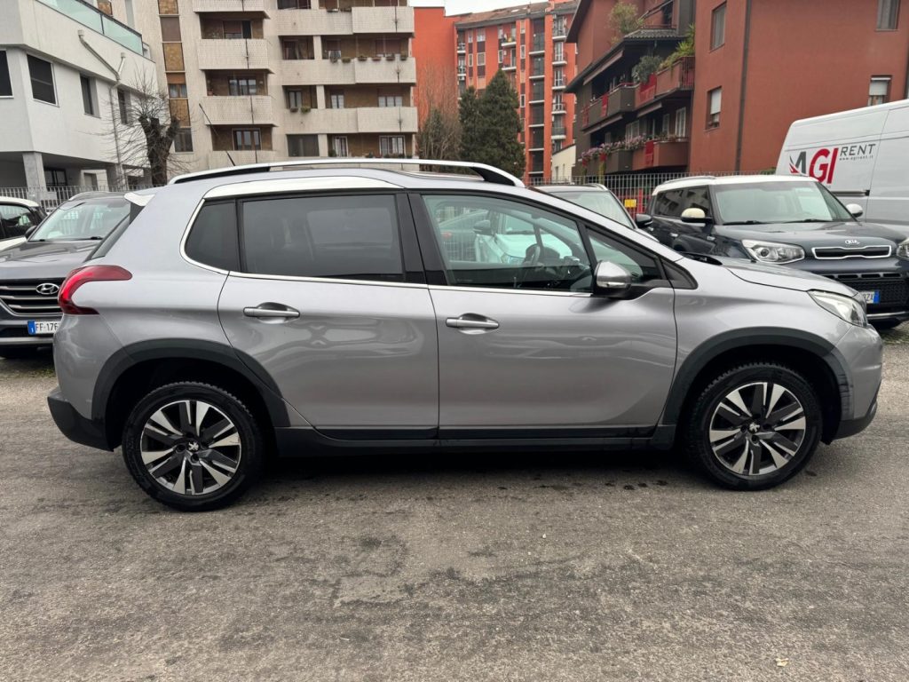 PEUGEOT 2008 1° serie PureTech 82 Allure - 4