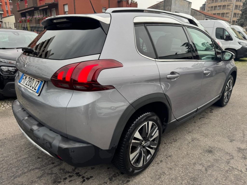 PEUGEOT 2008 1° serie PureTech 82 Allure - 5